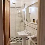 Fully Renovated Very Quiet Charming 2Bed/2Bath Flat In The Marais Sleeps Up To 4