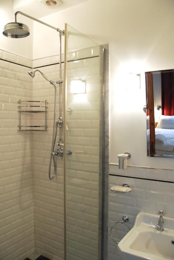 Appartement Fully Renovated Very Quiet Charming 2bed/2bath Flat In The Marais Sleeps Up To 4 *